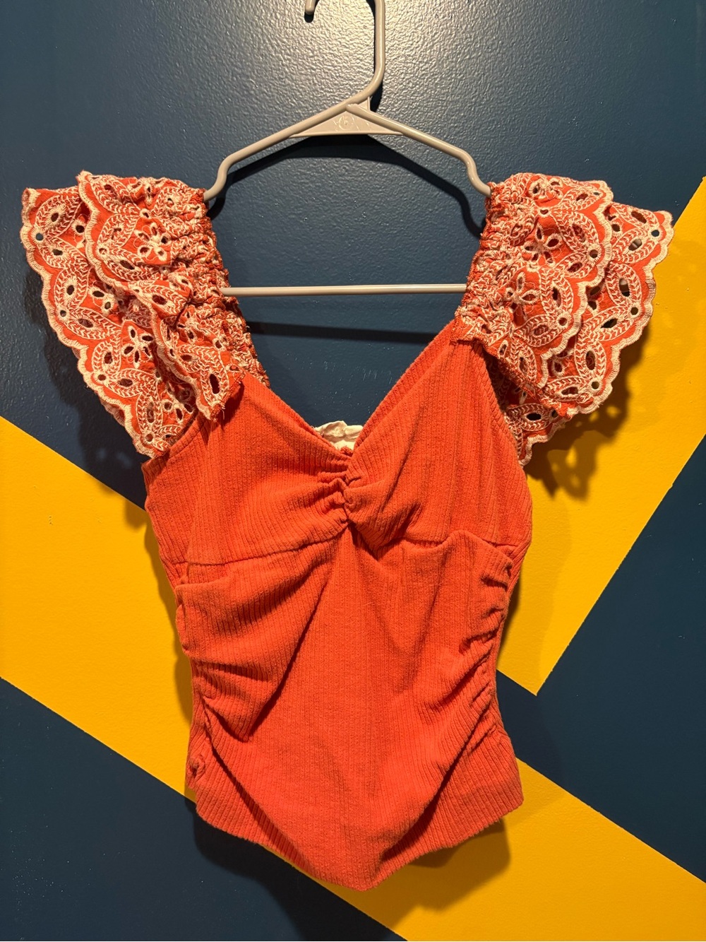 By Anthropologie Coral & White Embroidered Short Flutter Sleeve Top EUC
